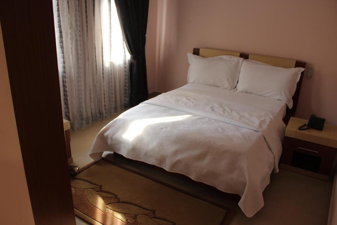 Hotel Piemonte 티라나 외부 사진